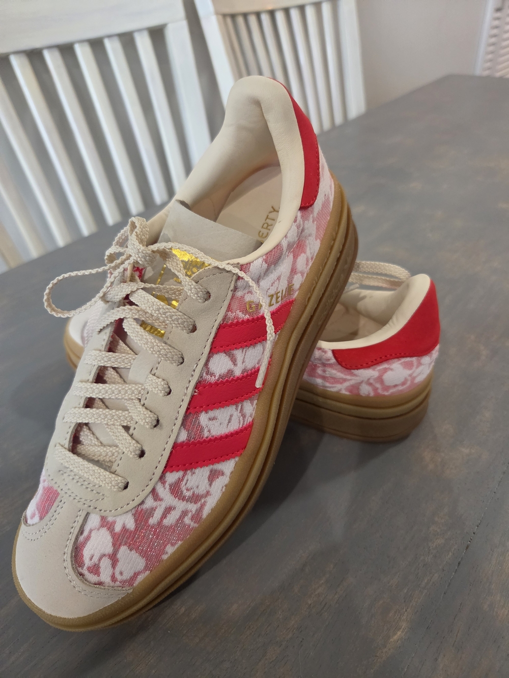 adidas Original  Women's Pink And Cream Floral Atletic Sneakers